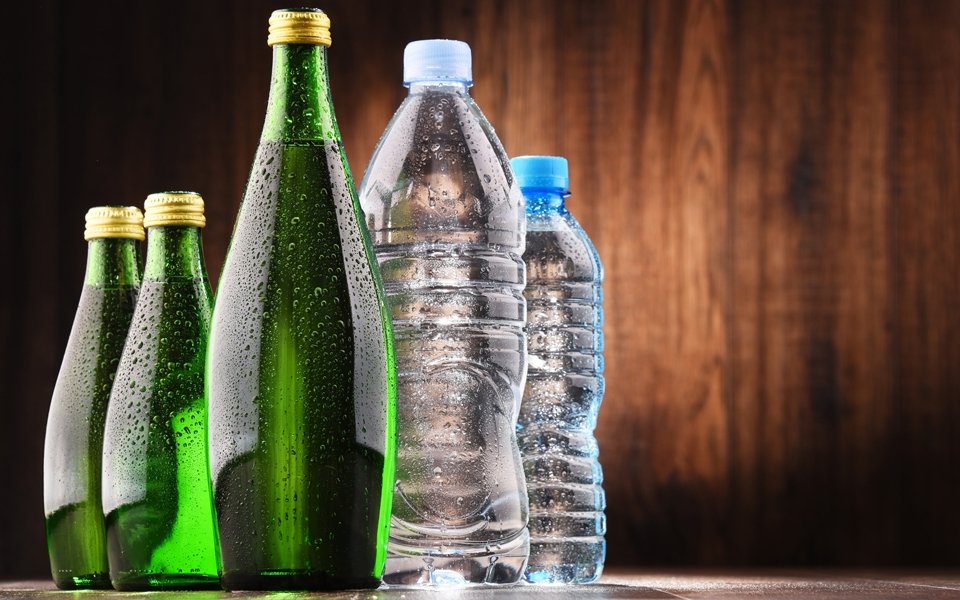 Glasflasche vs. Plastikflasche